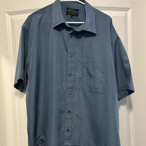 Men’s casual/ dress button down short sleeve shirt